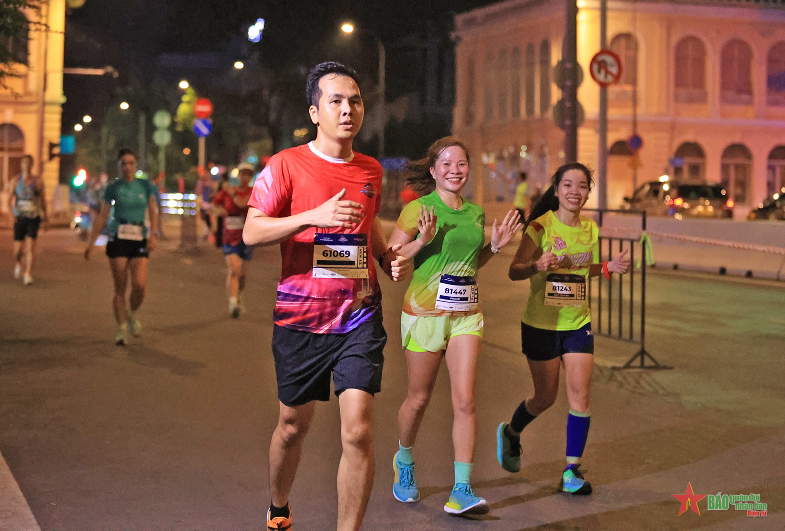 Hàng nghìn vận động viên tham gia Giải chạy đêm quận 1, TP Hồ Chí Minh